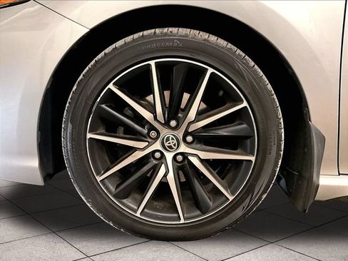 Used 2021 Toyota Camry SE w/ Cold Weather Package FWD image 8