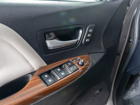 Used 2017 Toyota Sienna Limited AWD/4WD image 25