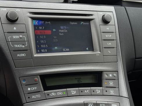 Used 2014 Toyota Prius Two image 17