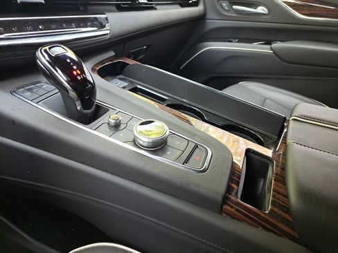 Used 2024 Cadillac Escalade Premium Luxury w/ Performance Package image 30