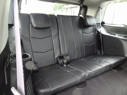 Used 2017 Cadillac Escalade Premium Luxury image 22