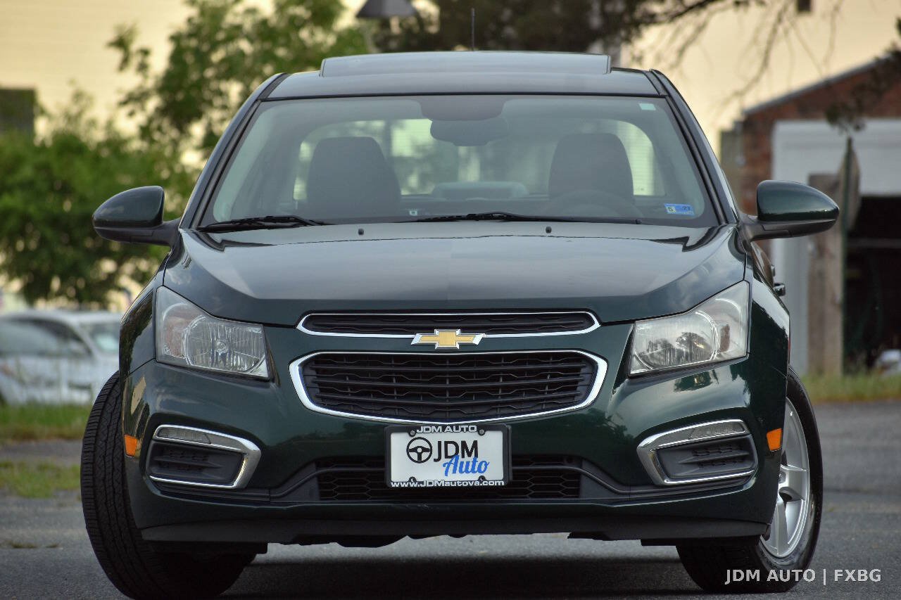 Used 2015 Chevrolet Cruze LT w/ Sun And Sound Package FWD image 3