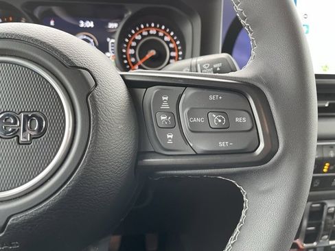 Used 2025 Jeep Gladiator Rubicon w/ Convenience Group image 15