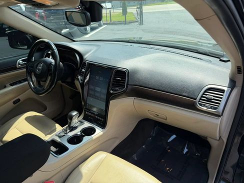 Used 2018 Jeep Grand Cherokee Limited RWD image 14