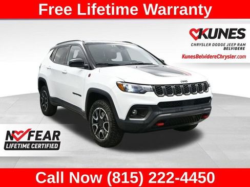 Used 2025 Jeep Compass Trailhawk AWD/4WD image 1