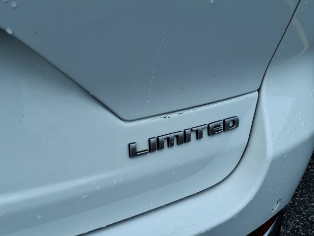 Used 2025 Jeep Grand Cherokee Limited AWD/4WD image 19