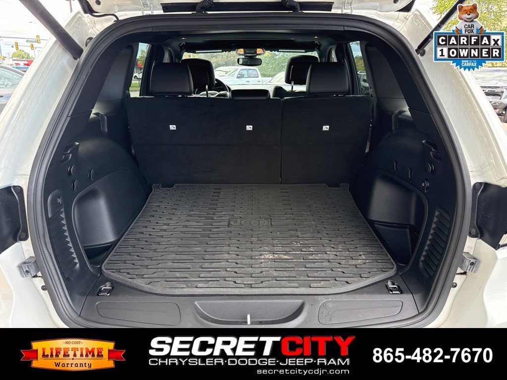 Used 2022 Jeep Grand Cherokee Laredo X AWD/4WD image 17
