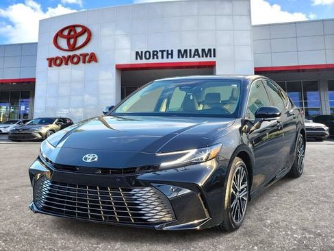 Used 2025 Toyota Camry XLE w/ Premium Plus Package FWD image 2