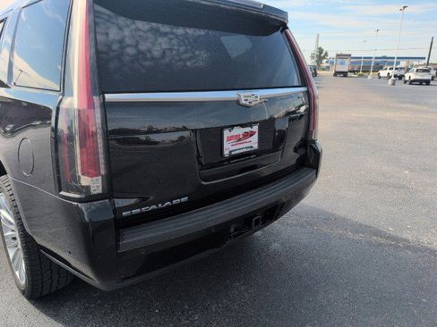 Used 2019 Cadillac Escalade Luxury AWD/4WD image 11