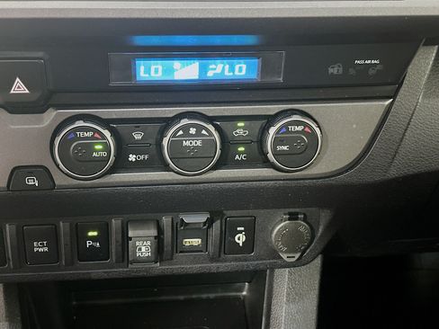 Used 2022 Toyota Tacoma TRD Sport w/ Technology Package RWD image 23