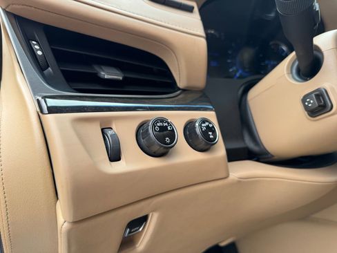 Used 2018 Cadillac Escalade Platinum AWD/4WD image 24