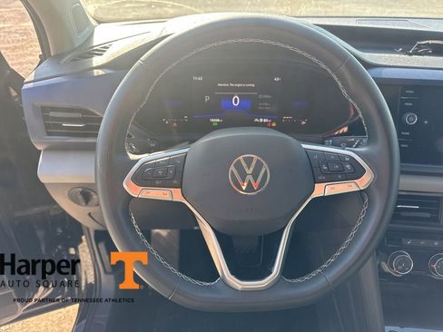 Used 2023 Volkswagen Taos SE w/ Panoramic Sunroof Package image 17