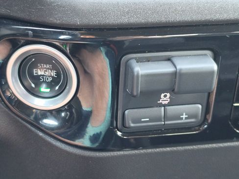 Used 2024 Chevrolet Silverado 2500 ZR2 w/ Technology Package image 28