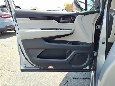 New 2026 Honda Odyssey Touring image 13
