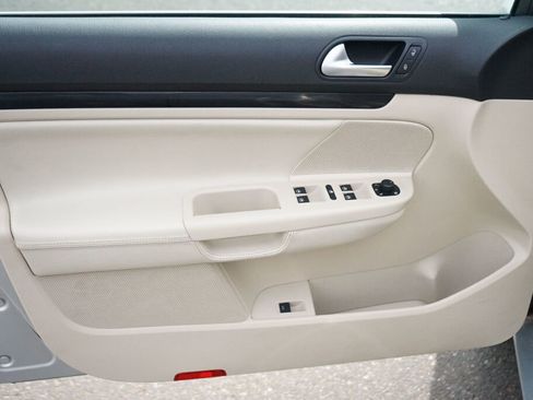 Used 2011 Volkswagen Jetta TDI FWD image 11