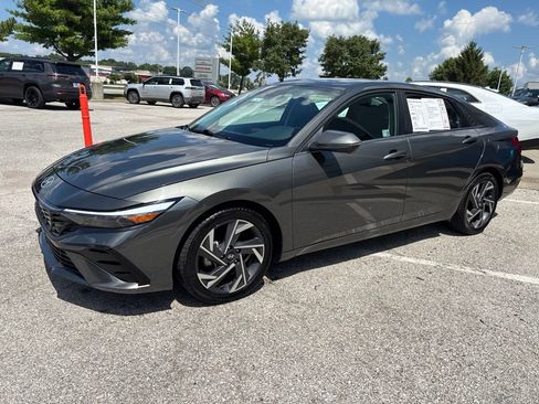 Used 2024 Hyundai Elantra Limited FWD image 14