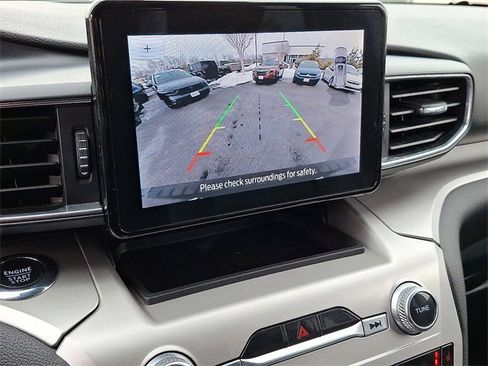 Certified 2022 Ford Explorer XLT w/ Equipment Group 202A image 19