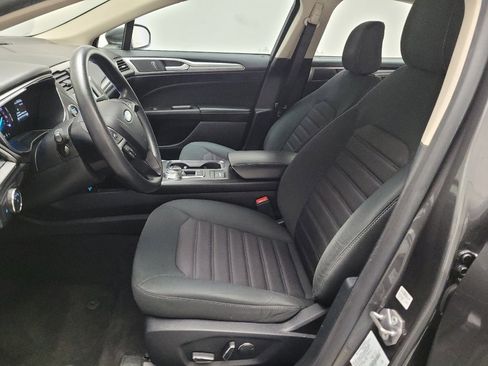 Used 2020 Ford Fusion SE image 17