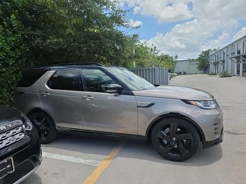 Used 2024 Land Rover Discovery Dynamic SE AWD/4WD image 3