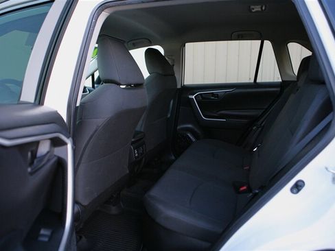 Used 2021 Toyota RAV4 LE image 11