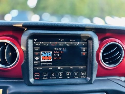 Used 2021 Jeep Gladiator Rubicon image 12