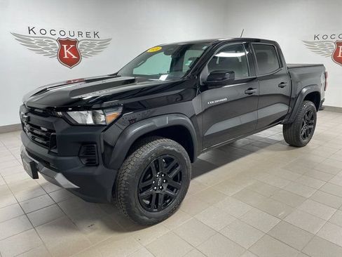 Used 2024 Chevrolet Colorado Trail Boss w/ Technology Package AWD/4WD image 3