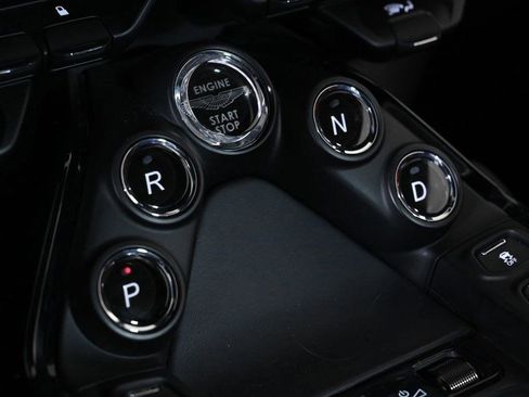 Used 2023 Aston Martin V8 Vantage Coupe image 19