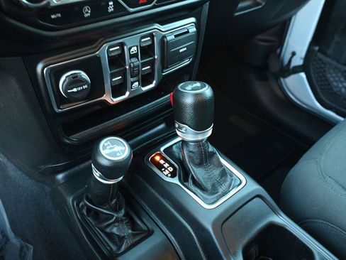 Used 2022 Jeep Wrangler Unlimited Sport w/ Sun And Sound Package image 16