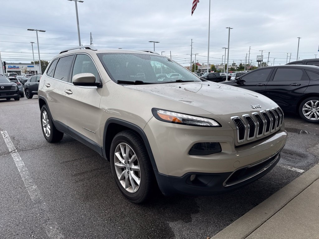 Used 2015 Jeep Cherokee Limited AWD/4WD image 2
