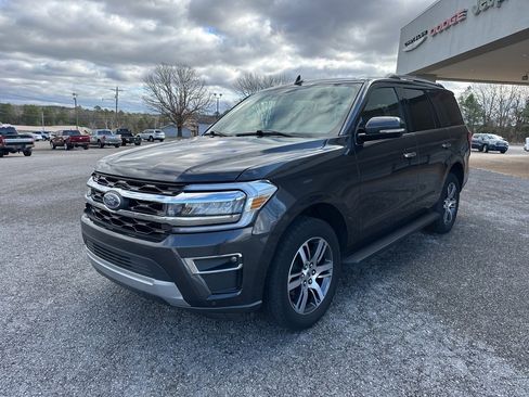 Used 2024 Ford Expedition Limited image 3