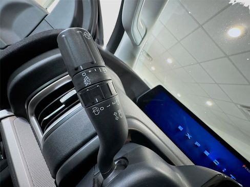 Used 2025 Ford Expedition Active AWD/4WD image 5