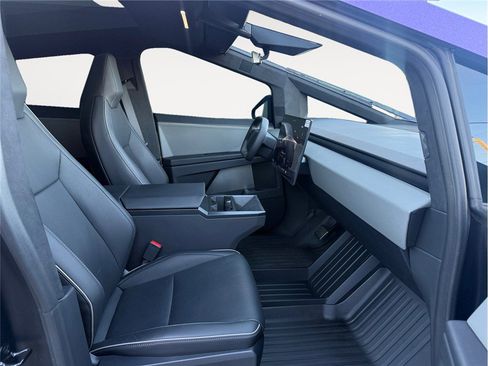 Used 2025 Tesla Cybertruck AWD Crew Cab image 15