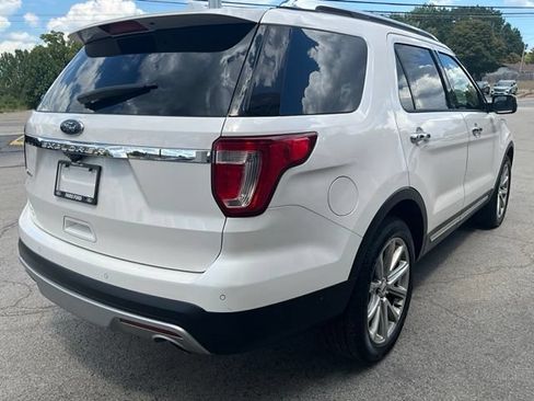 Used 2017 Ford Explorer Limited w/ Equipment Group 301A FWD image 9