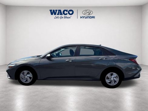 Used 2026 Hyundai Elantra SE FWD image 5