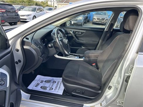 Used 2014 Nissan Altima 2.5 SV w/ Convenience Package FWD image 9