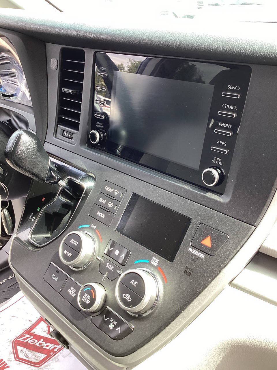 Used 2020 Toyota Sienna L FWD image 29