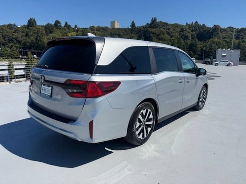 Certified 2026 Honda Odyssey EX-L image 7