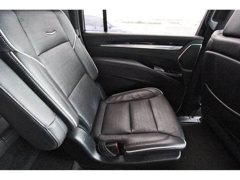 Used 2025 Cadillac Escalade ESV Sport AWD/4WD image 11