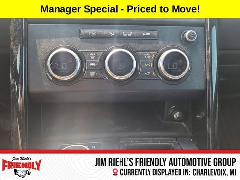 Used 2018 Land Rover Discovery SE image 18