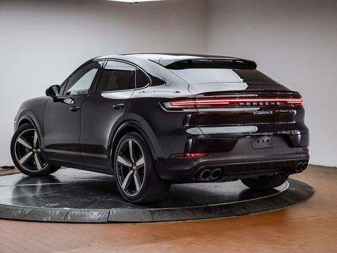 Used 2025 Porsche Cayenne S image 3