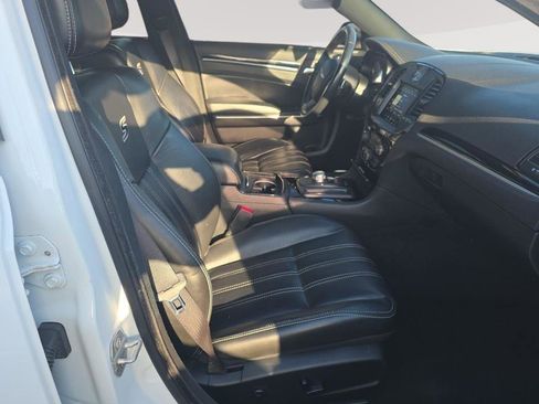 Used 2019 Chrysler 300 S w/ S Model Appearance Package RWD image 8