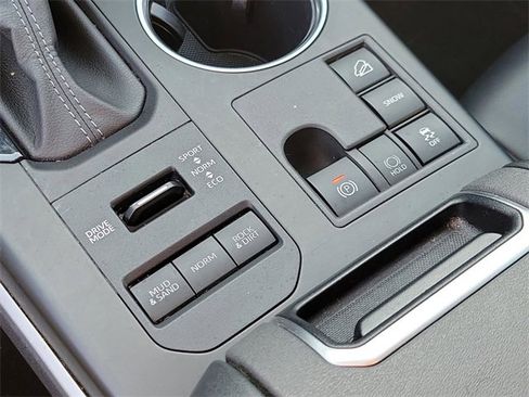 Used 2024 Toyota Highlander XLE image 25