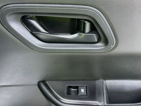 Used 2025 Nissan Rogue S FWD image 29