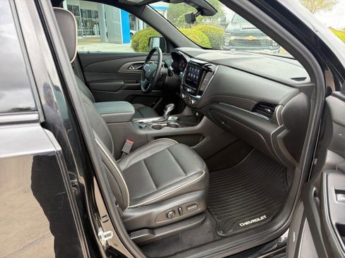 Used 2023 Chevrolet Traverse Premier w/ Redline Edition image 17