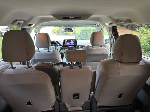 Used 2021 Toyota Sienna LE FWD image 16