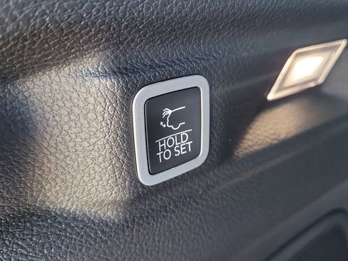 New 2026 Jeep Grand Cherokee L Limited RWD image 9