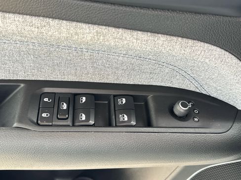 Used 2024 Jeep Compass Latitude image 9