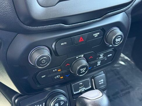 Used 2020 Jeep Renegade Trailhawk AWD/4WD image 19