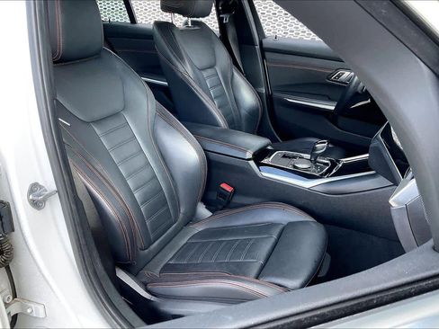 Used 2019 BMW 330i Sedan w/ Premium Package image 8