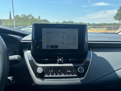 Used 2025 Toyota Corolla LE FWD image 9